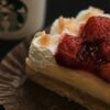 【スターバックス】のストロベリーカスタードタルトとコールドブリュー コーヒー