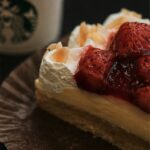 【スターバックス】のストロベリーカスタードタルトとコールドブリュー コーヒー