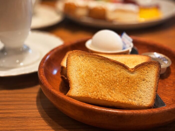 びっくりドンキーでゆっくり朝時間。甘いトーストと卵かけご飯のちょうどいい満足感